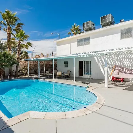 Spacious 5-Bedroom Retreat With Pool Minutes From The Las Vegas Strip